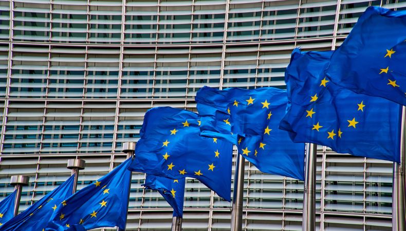 La Comisión Europea recomienda congelar fondos para Hungría