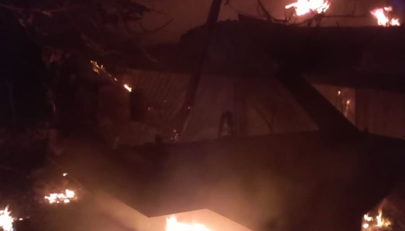 Reportan voraz incendio de vivienda en Sonsonate