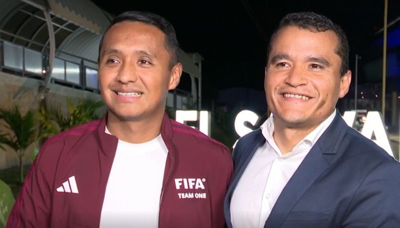 Árbitros salvadoreños regresan después de participar en el mundial