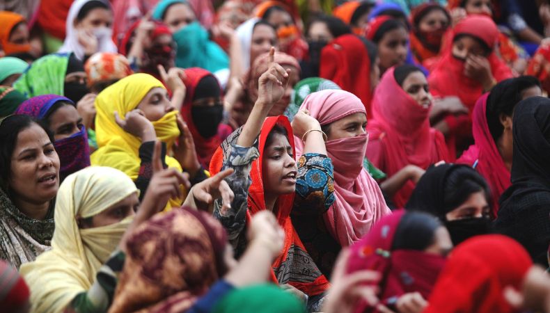 Realizan protesta contra la prohibición a la educación para las mujeres en Afganistán