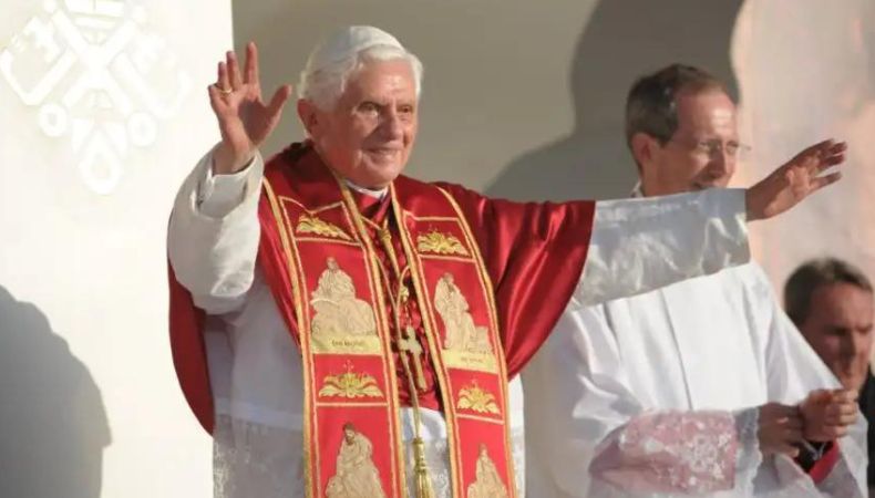 Benedicto XVI fue la “mano derecha de San Juan Pablo II”: padre Edwin Baños