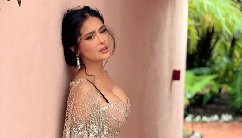 Salma Hayek impacta con su atuendo “naked dress” al lado de Channing Tatum