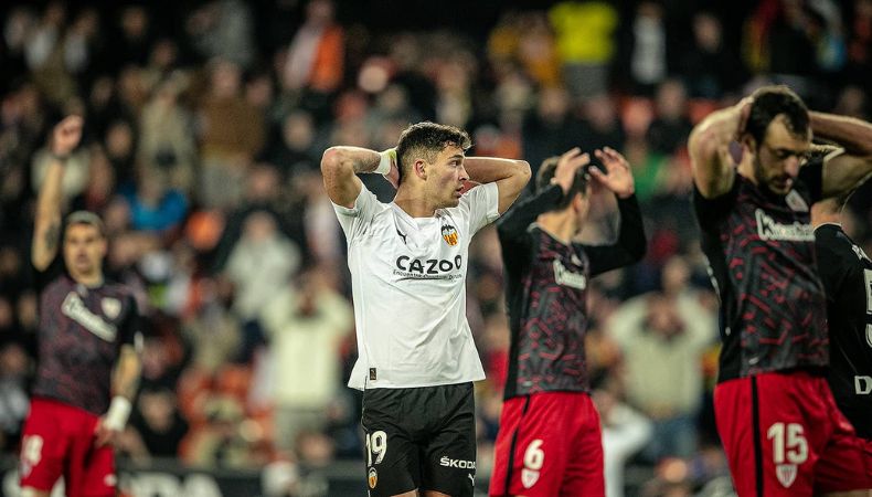 ¡Crisis! Valencia en puestos de descenso y su afición protesta duramente