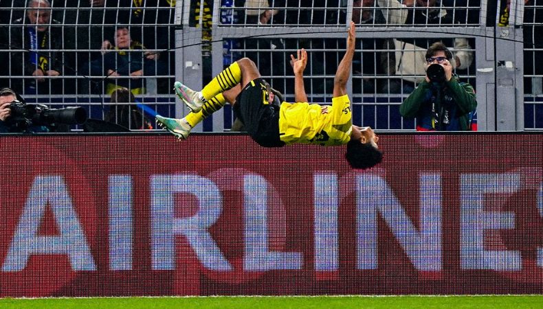 Adeyemi destroza a las estrellas del Chelsea