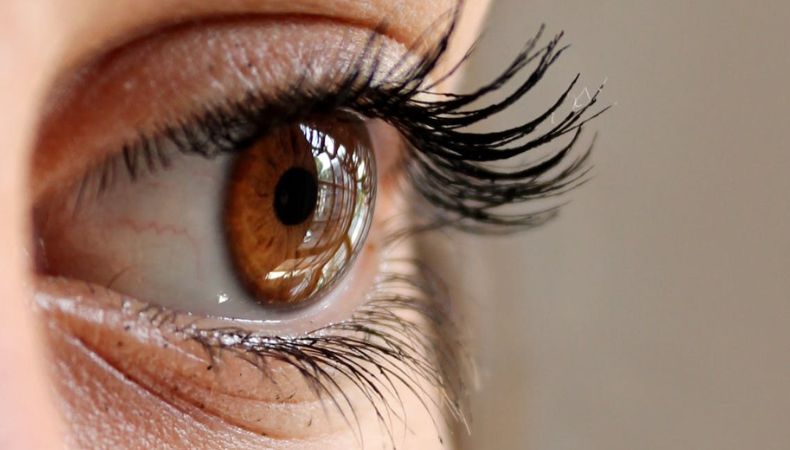 Especialistas aclaran sí es recomendable utilizar “remedios caseros” en los ojos