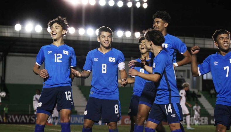 La Azulita se cita con la historia ante México