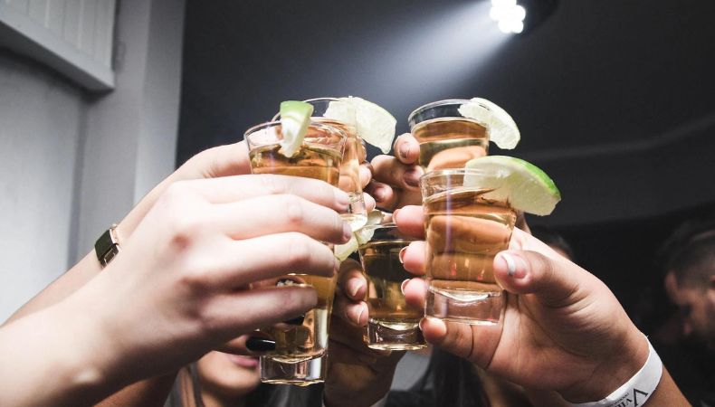 El Alcoholismo: “inicia socialmente y termina trágicamente”