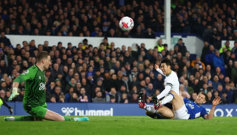 Tottenham no pudo sacar el triunfo en el estreno de su técnico