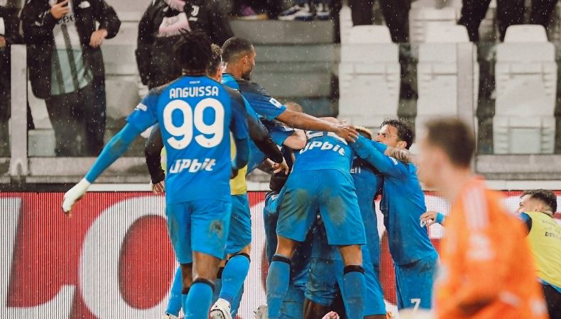 Napoli saca pecho en Turín tras eliminación en Champions