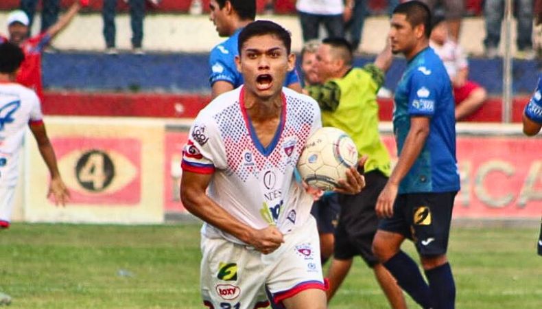 Firpo rescató el empate en su casa