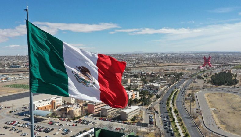 Autoridades mexicanas desalojan campamento de migrantes