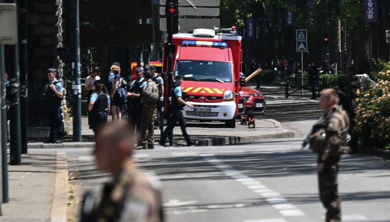 Condenan a sirio responsable del ataque con cuchillo en Francia