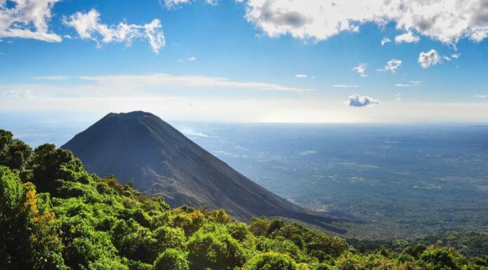 Las autoridades recomiendan que ante la presencia del polvo del Sahara se debe utilizar mascarilla y evitar actividades al aire libre.