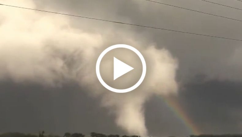 Arcoíris en medio de tornado en Chicago