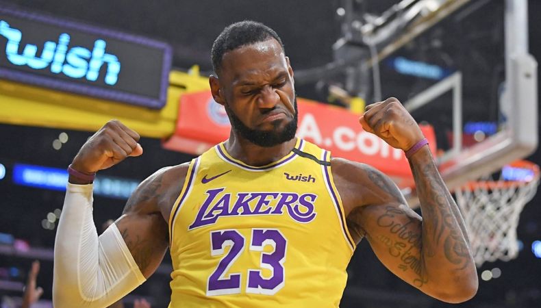 La camisa de LeBron como homenaje de Los Lakers