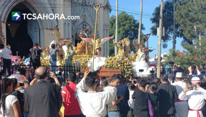 [Video] Así es la Procesión en honor al Divino Salvador del Mundo