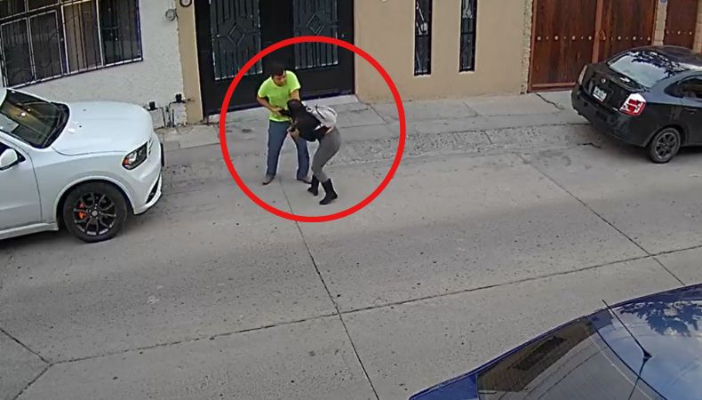 México sujeto atacó y asesinó con un arma blanca a una mujer