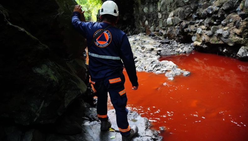 Protección Civil en quebrada La Mascota, San Salvador