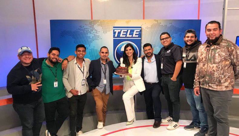 Lourdes Lara es agasaja en su cumpleaños por sus compañeros de “Teledos”