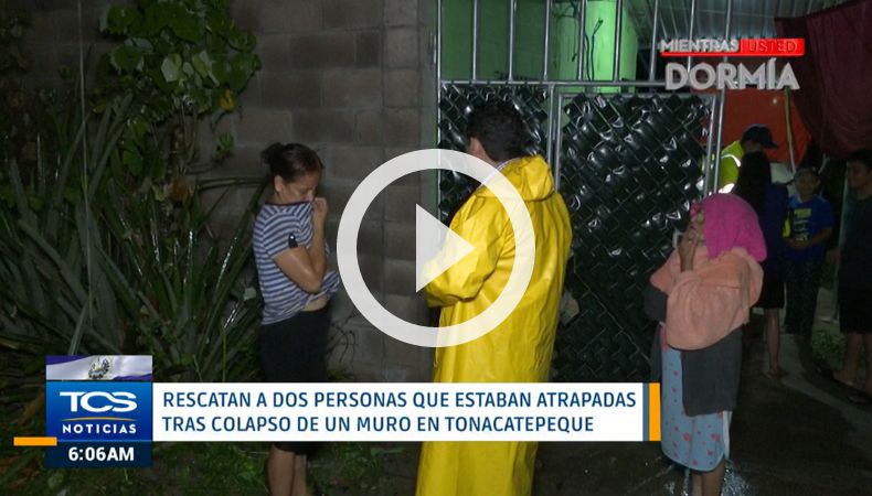 Personas son rescatadas de sus viviendas por las fuertes lluvias (1)