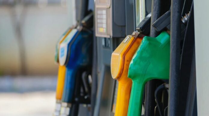 La Dirección General de Energía, Hidrocarburos y Minas publicó los respectivos precios de los combustibles vigentes a partir de mañana.