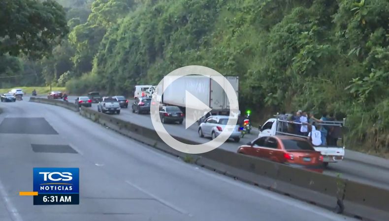 Ahora | Rastra con fallas mecánicas bloquea paso en Los Chorros