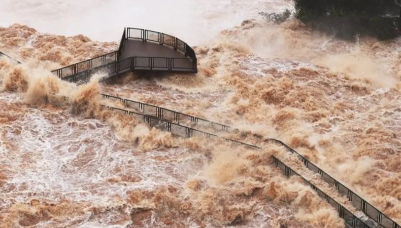 Cataratas del Iguazú registran mayor caudal por las intensas lluvias