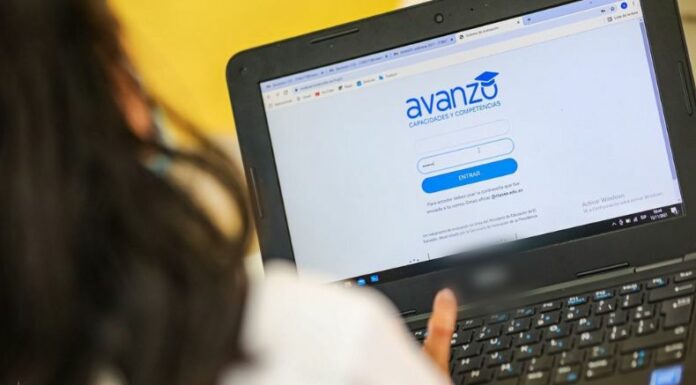 El Ministerio de Educación (MINED) está llevando acabo la respectiva prueba a 72,358 estudiantes de segundo año de bachillerato.