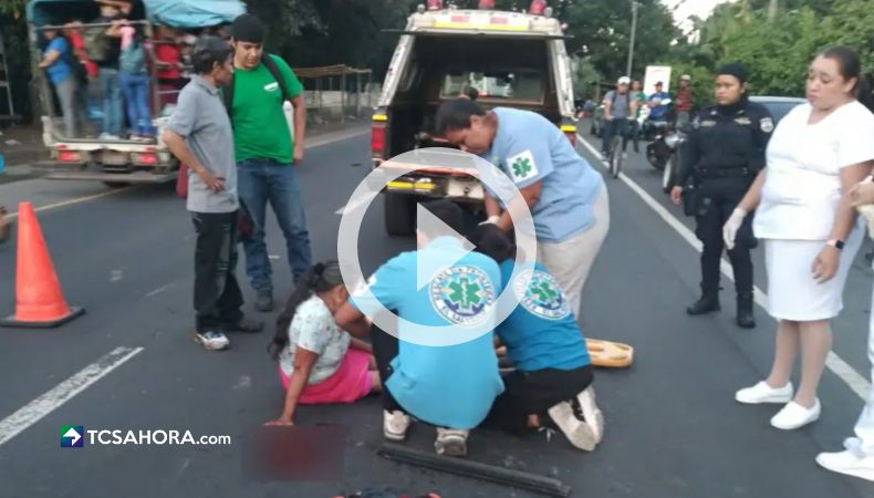 Ahora | Atropellan a una mujer en carretera que conduce a Sonsonate