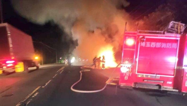 Vehículo incendiado