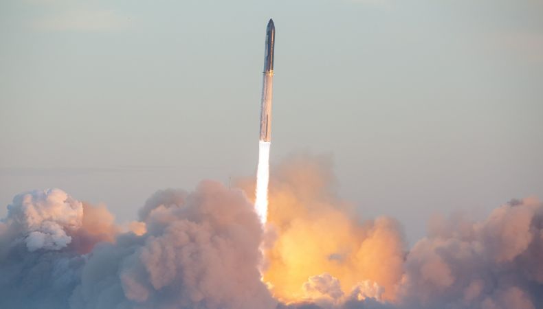 El cohete Starship despega con éxito, pero termina explotando de nuevo