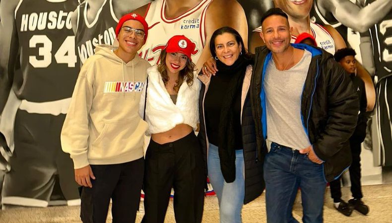 ¡Billy Calderón disfrutó de un partido de la NBA junto a su familia!