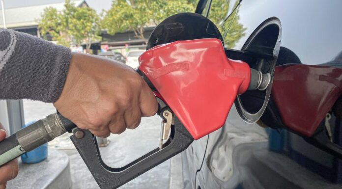 La Dirección General de Energía, Hidrocarburos y Minas publicó los respectivos precios de los combustibles vigentes a partir de mañana.