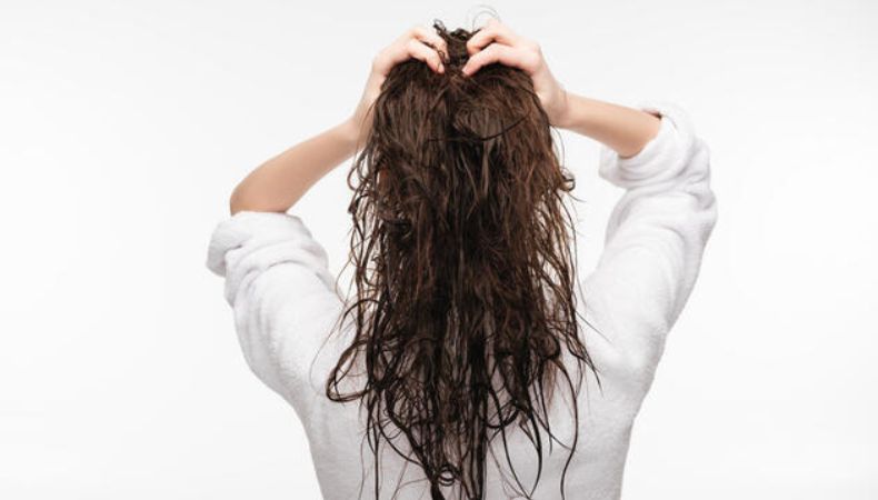 Consecuencias de permanecer con el cabello húmedo