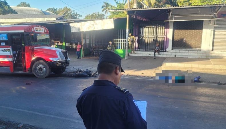 Motociclista fallece en calle a Nahuilingo, Sonsonate