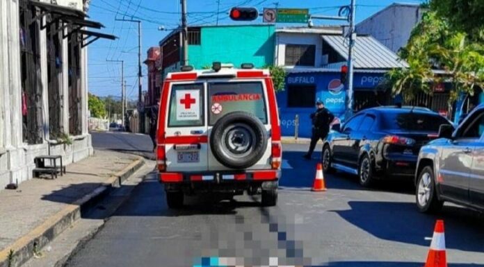 Mujer muere atropellada en San Salvador
