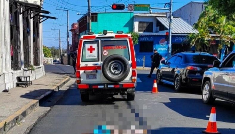 Mujer muere atropellada en San Salvador