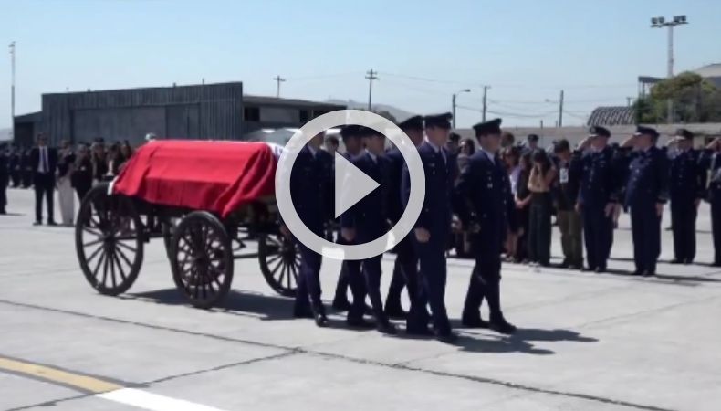 Reciben los restos de Sebastián Piñera