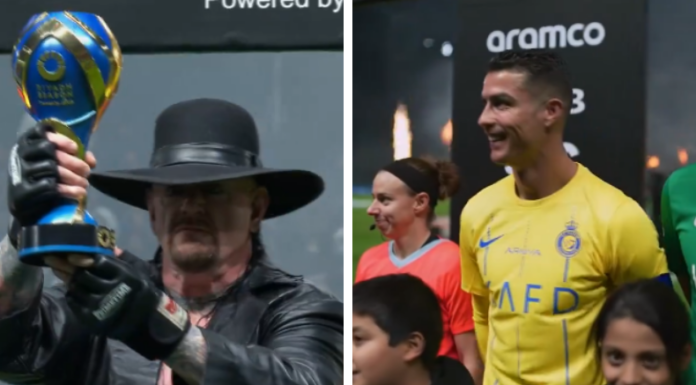 Cristiano Ronaldo viendo al Undertaker.
