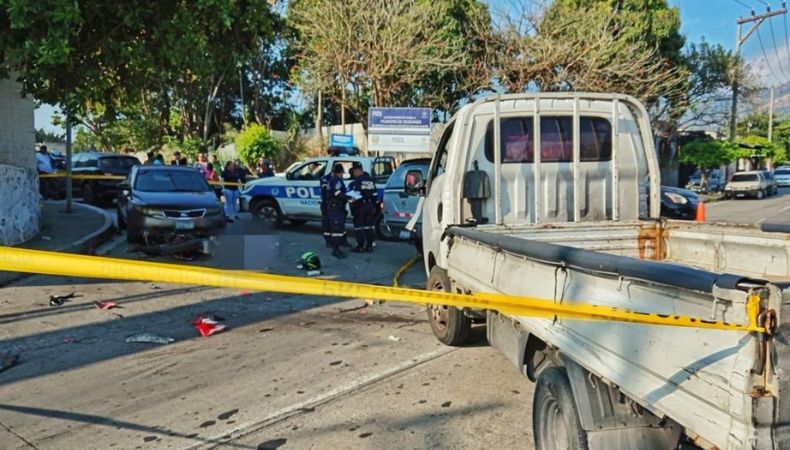 La PNC reporta un motociclista fallecido en la calle al Volcán.