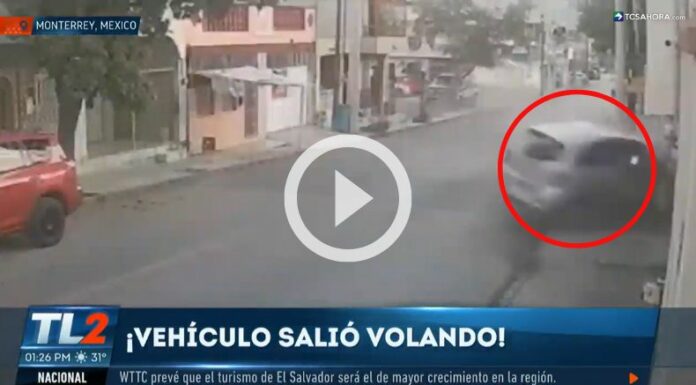 Cámara capta fuerte choque en Monterrey, México.