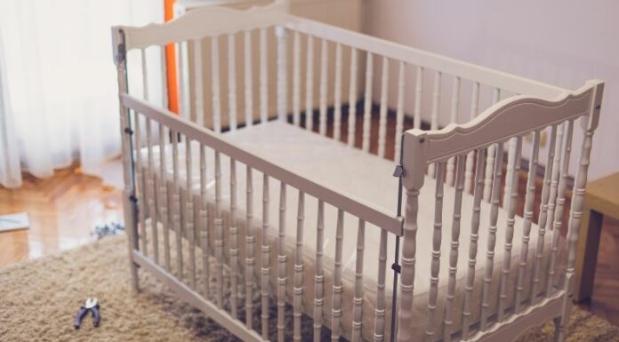 Madre calcina a su bebé