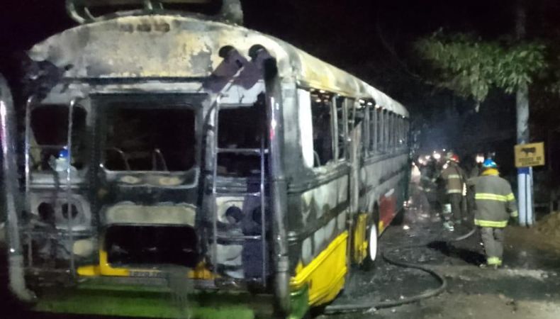 PNC reporta incednio de bus en Zacatecoluca