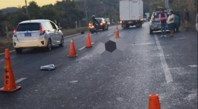 PNC reporta un hombre que falleció atropellado km 37 en la carretera que de Sonsonate conduce hacia San Salvador.