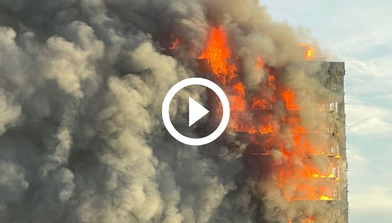 Fuerte incendio en un edificio de 14 pisos en Valencia