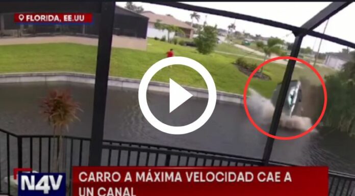 Carro se hunde en canal de Florida