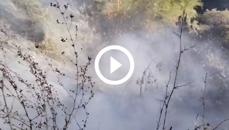 Incendio de maleza seca en Km 14 carretera a Comalapa