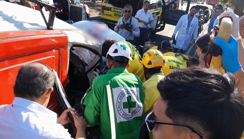 Varios lesionados en accidente de tránsito sobre el bulevar del Ejército.