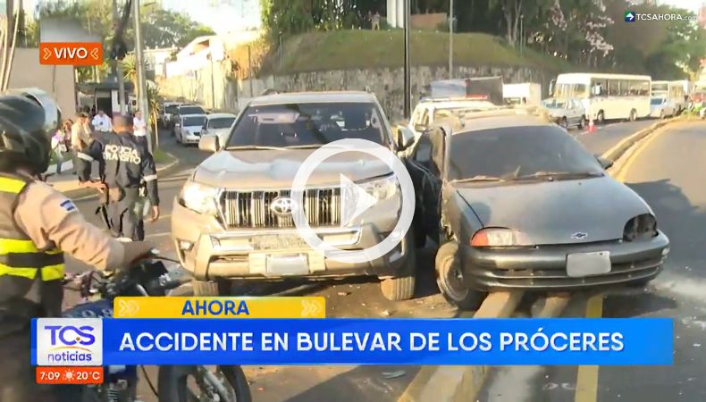 Múltiple accidente de tránsito en el bulevar Los Próceres.