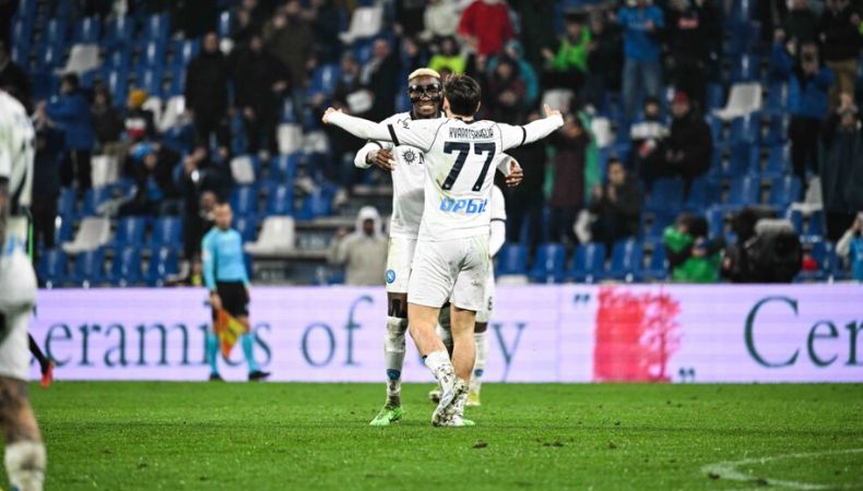 Napoli se destapa con una goleada y le mete miedo al Barcelona